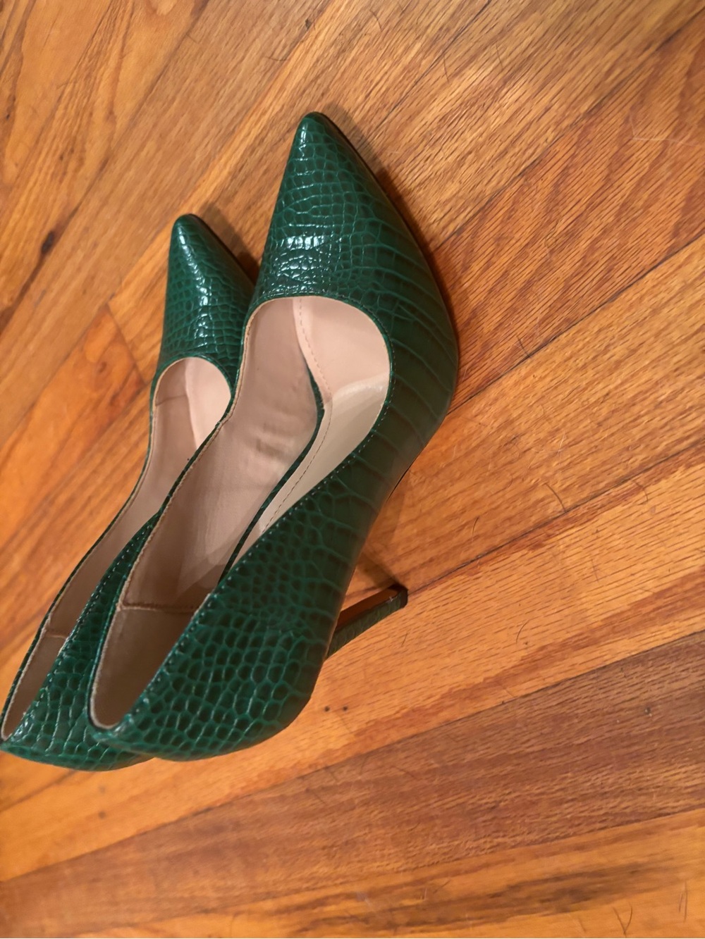 Emerald Croc-Embossed Pointed-Toe Women's Pumps